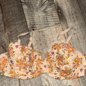 VICTORIA’S SECRET  Lace Bra with Cream and Yellow Details SIZE 38DD